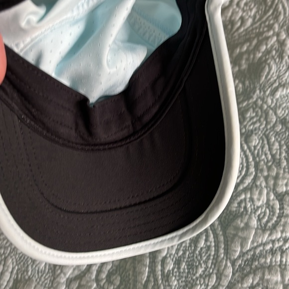 Nike hat - Picture 3 of 5